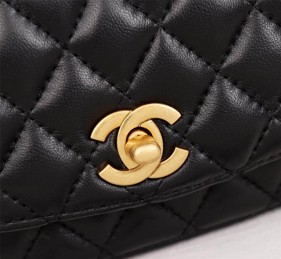 Chanel Quilted Shoulder Bag WO6611