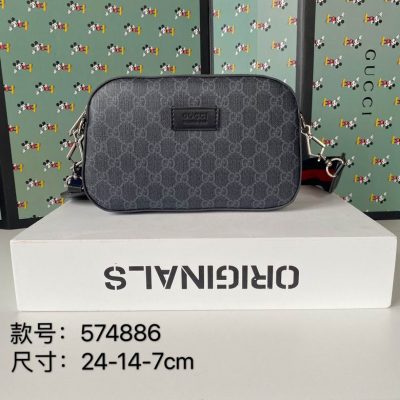 Gucci GG Supreme Camera Bag WD574886