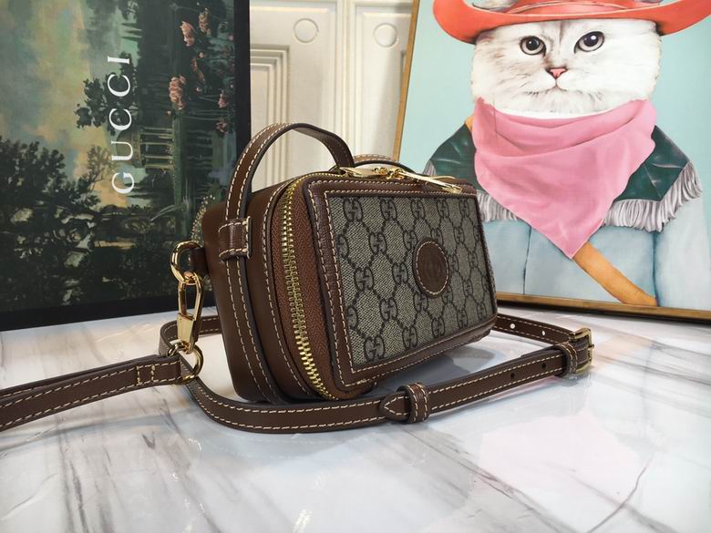 Gucci GG Supreme Canvas Messenger Bag WD6716