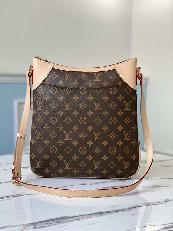 Louis Vuitton Handbag AFM56389