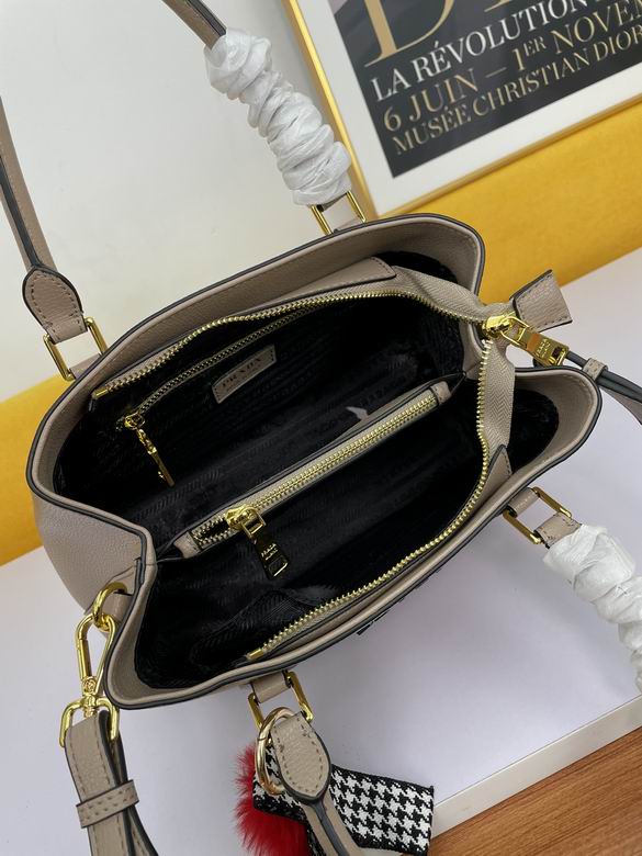 Prada Galleria Saffiano Medium Leather Bag WW5005